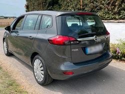 Grau Gebraucht 2016 Opel Zafira Van / Kleinbus | 9.850 € (Guter Preis)