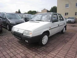 Weiß Gebraucht 1991 Skoda Favorit Limousine | 699 €