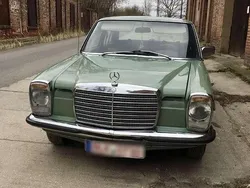 Grün Gebraucht 1974 Mercedes W114 Limousine | 4.980 €