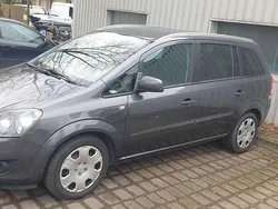 Grau Gebraucht 2012 Opel Zafira Tourer Edition Van / Kleinbus | 5.300 € (Fairer Preis)