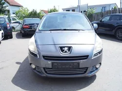 Grau Gebraucht 2011 Peugeot 5008 Business-Line Van / Kleinbus | 2.990 € (Superpreis)
