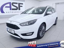 Weiß Gebraucht 2017 Ford Focus ST-Line Limousine | 12.970 € (Fairer Preis)