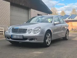 Silber Gebraucht 2004 Mercedes E220 Limousine | 6.200 €