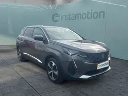Grau Gebraucht 2022 Peugeot 5008 Allure Van / Kleinbus | 29.740 € (Etwas zu teuer)