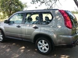 Grau metallic Gebraucht 2009 Nissan X-Trail SUV | 12.100 €