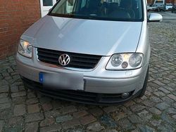 Silber Gebraucht 2005 VW Touran Van / Kleinbus | 2.100 €