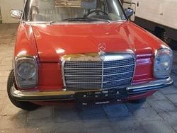 Rot Gebraucht 1975 Mercedes W115 Limousine | 11.500 €