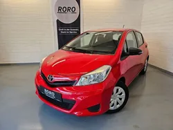 Rot Gebraucht 2012 Toyota Yaris Cool Limousine | 5.850 € (Fairer Preis)