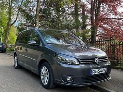 Grau Gebraucht 2015 VW Touran Highline Van / Kleinbus | 8.500 € (Etwas zu teuer)