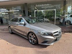 Grau Gebraucht 2015 Mercedes CLA200 Shooting Brake Kombi | 14.950 € (Fairer Preis)