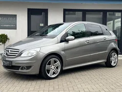 Grau Gebraucht 2008 Mercedes B180 Van / Kleinbus | 2.300 € (Guter Preis)