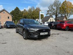 Grau Gebraucht 2024 Ford Focus ST-Line X Limousine | 24.990 € (Fairer Preis)