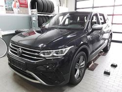 Deep black perleffek (metallic) Gebraucht 2021 VW Tiguan Allspace Elegance SUV | 29.899 € (Guter Preis)