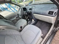 Schwarz Gebraucht 2002 Renault Clio II Kleinwagen | 2.500 €
