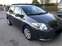 Grau Gebraucht 2009 Toyota Auris Limousine | 4.650 € (Guter Preis)