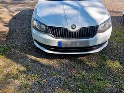 Weiß Gebraucht 2017 Skoda Fabia Kleinwagen | 5.000 € (Teuer)