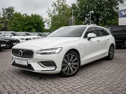 Weiß Gebraucht 2022 Volvo V60 Core Kombi | 28.890 € (Guter Preis)