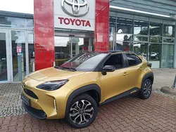 Gold Gebraucht 2022 Toyota Yaris Cross Team SUV | 22.490 € (Fairer Preis)