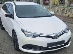Weiß Gebraucht 2016 Toyota Auris Edition Limousine | 6.999 € (Superpreis)