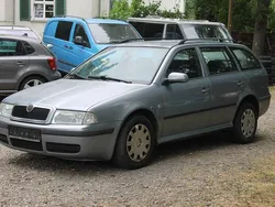 Blau Gebraucht 2001 Skoda Octavia Ambiente Kombi | 999 € (Fairer Preis)