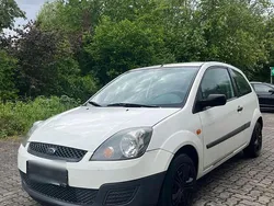 Weiß Gebraucht 2005 Ford Fiesta Kleinwagen | 699 € (Guter Preis)