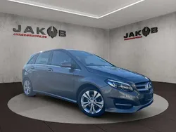 Mountaingrau met. Gebraucht 2016 Mercedes B180 Van / Kleinbus | 16.990 € (Fairer Preis)