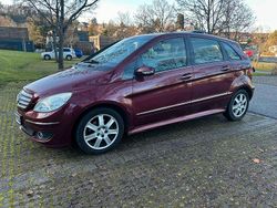 Rot Gebraucht 2006 Mercedes 200 Limousine | 2.400 € (Superpreis)