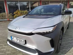 Cosmicsilber, dach schwarz Gebraucht 2023 Toyota bZ4X Comfort SUV | 35.600 € (Fairer Preis)