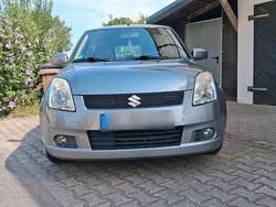 Grau Gebraucht 2005 Suzuki Swift Limousine | 4.350 € (Etwas zu teuer)