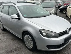 Silber Gebraucht 2009 VW Golf VI Trendline Kombi | 2.300 €
