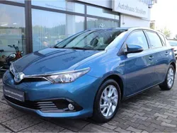 Denimblau metallic Gebraucht 2016 Toyota Auris Hybrid Edition-S Limousine | 14.600 € (Fairer Preis)