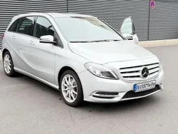 Silber Gebraucht 2015 Mercedes B250 Style Van / Kleinbus | 14.499 € (Guter Preis)