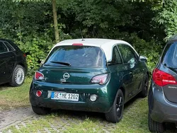 Grün Gebraucht 2018 Opel Adam Edition Kleinwagen | 9.999 € (Fairer Preis)