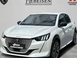 Perlmutt weiß Gebraucht 2021 Peugeot e-208 GT Kleinwagen | 16.990 € (Fairer Preis)