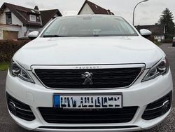 Weiß Gebraucht 2021 Peugeot 308 Active Limousine | 12.100 € (Etwas zu teuer)