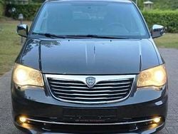 Grau Gebraucht 2012 Chrysler Grand Voyager Van / Kleinbus | 8.000 €