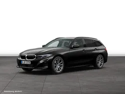Black sapphire metallic Gebraucht 2024 BMW 330e Comfort Edition Kombi | 47.844 € (Etwas zu teuer)