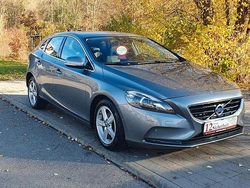 Grau Gebraucht 2014 Volvo V40 Momentum Limousine | 11.890 € (Etwas zu teuer)