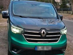 Grau Gebraucht 2024 Renault Trafic Van / Kleinbus | 42.000 € (Teuer)