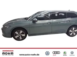 Maripositgrün metallic Gebraucht 2024 VW Passat Business Kombi | 34.279 € (Superpreis)