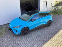 Blau Gebraucht 2023 MG MG4 EV Luxury Kleinwagen | 21.500 €