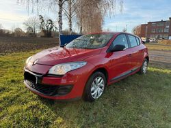 Rot Gebraucht 2013 Renault Mégane Limousine | 3.650 €