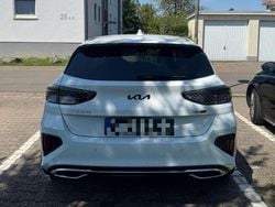 Weiß Gebraucht 2022 Kia Ceed GT GT-Line Limousine | 23.150 € (Fairer Preis)