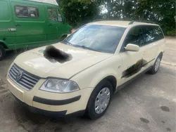 Gelb Gebraucht 2001 VW Passat Executive Limousine | 500 € (Guter Preis)