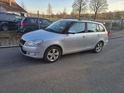 Silber Gebraucht 2014 Skoda Fabia Kleinwagen | 2.390 € (Guter Preis)