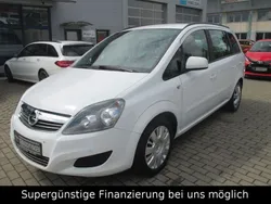 Weiß Gebraucht 2012 Opel Zafira Family Van / Kleinbus | 8.490 € (Fairer Preis)
