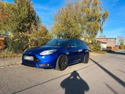 Blau Gebraucht 2013 Ford Focus ST Kombi | 10.246 € (Etwas zu teuer)