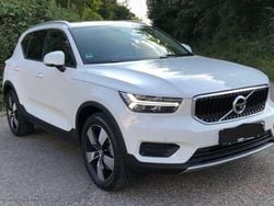 Weiß Gebraucht 2022 Volvo XC40 Momentum SUV | 27.000 € (Guter Preis)