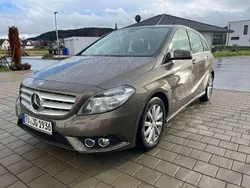 Grau Gebraucht 2012 Mercedes B180 Van / Kleinbus | 13.900 € (Fairer Preis)