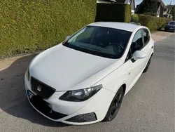 Weiß Gebraucht 2010 Seat Ibiza Reference Limousine | 2.799 € (Fairer Preis)